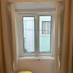Stylish Renovated In Chiado *