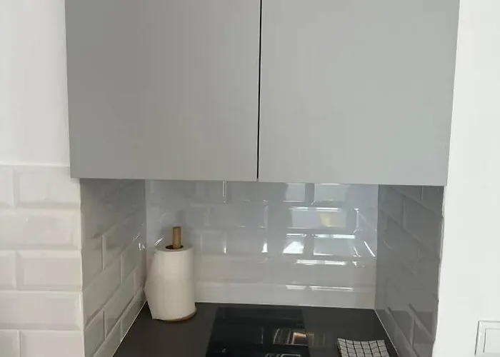 Stylish Renovated In Chiado Appartamento