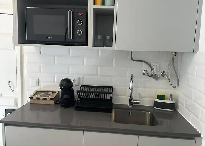 Stylish Renovated In Chiado Appartamento *