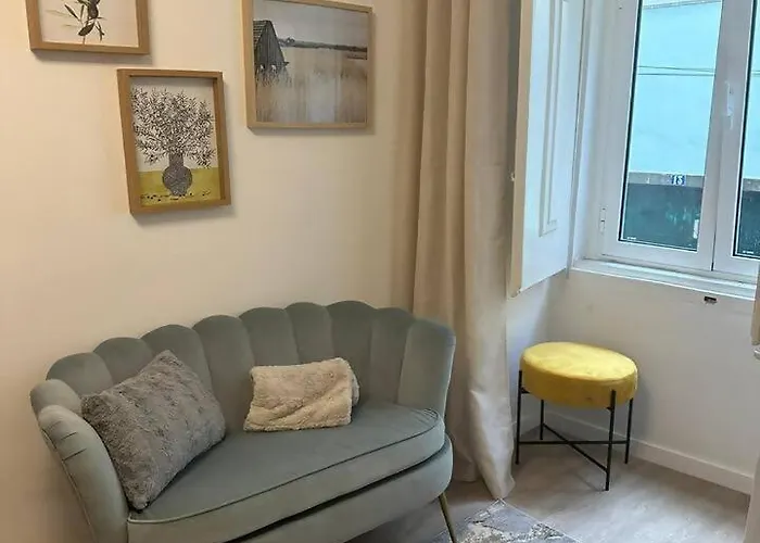 Appartamento Stylish Renovated In Chiado Lisbona