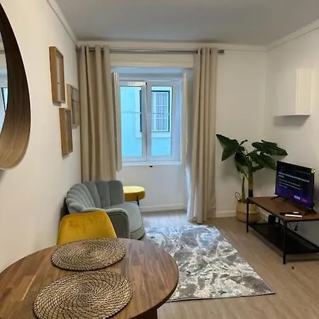 Stylish Renovated In Chiado 아파트 리스본
