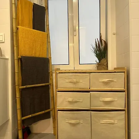 Stylish Renovated In Chiado 리스본